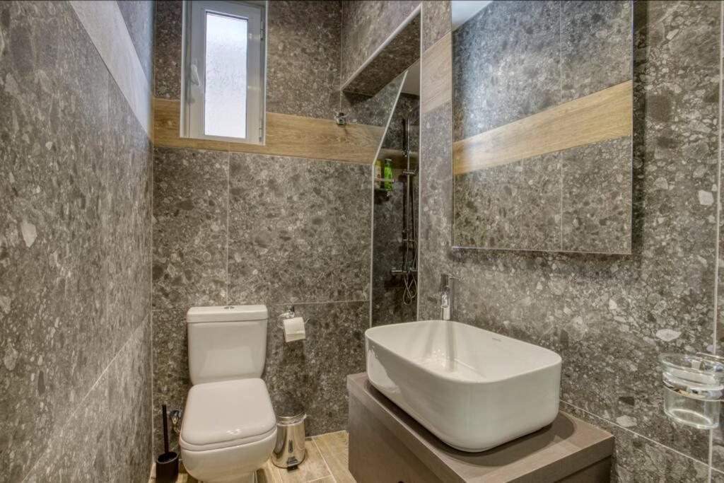 Plaka Filotheis House A Apartment Athena Bagian luar foto